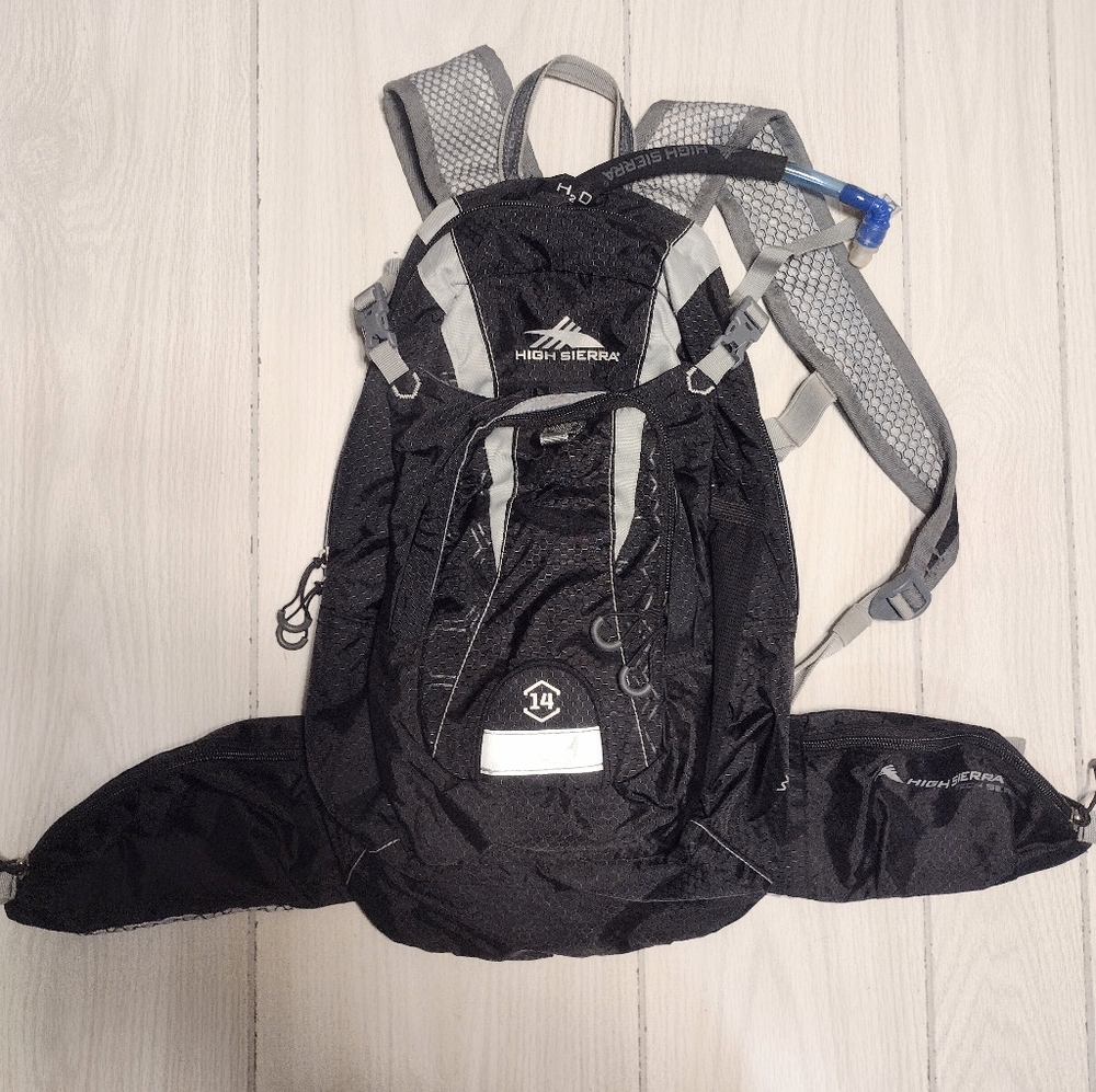 High Sierra Hydration Backpack 14L Black Airflow Cooled Back W/ Bladder Reservoi
